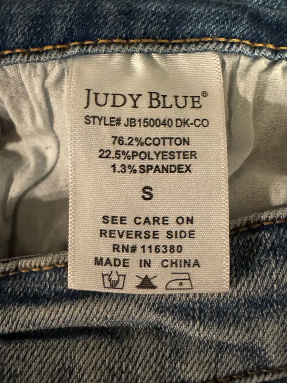 Judy Blue Denim Shorts Women’s Size S Distressed Frayed Hem Mid Rise
